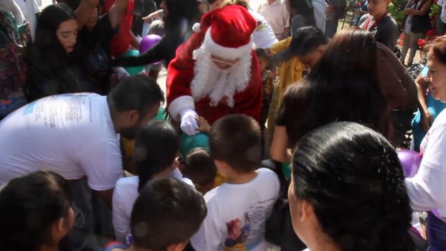 Colectivo Luz de Esperanza entrega juguetes a hijos de víctimas en