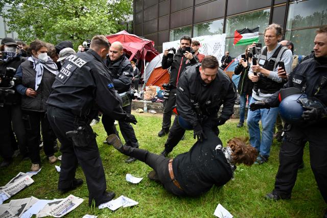 Policía disuelve campamento en Berlín; protestas propalestinas se extienden en Europa - La Jornada Videos