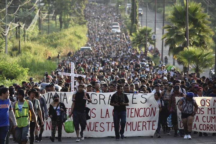 Caravana de 5 mil migrantes parte de Tapachula La Jornada