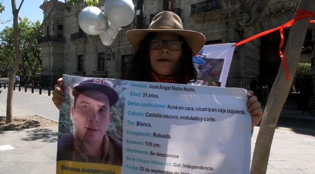 Madre de desaparecido exige justicia frente a Palacio de Gobierno de Jalisco