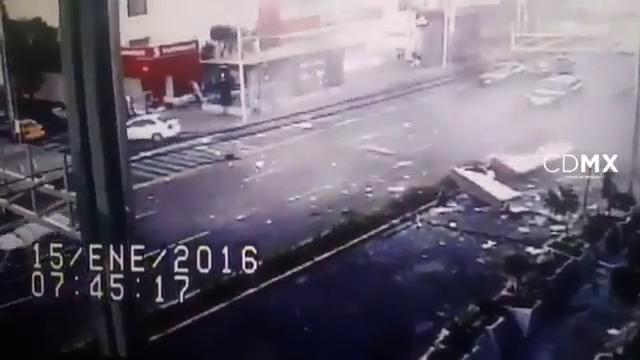 Momento de la explosión en una cafetería de Félix Cuevas - La Jornada Videos